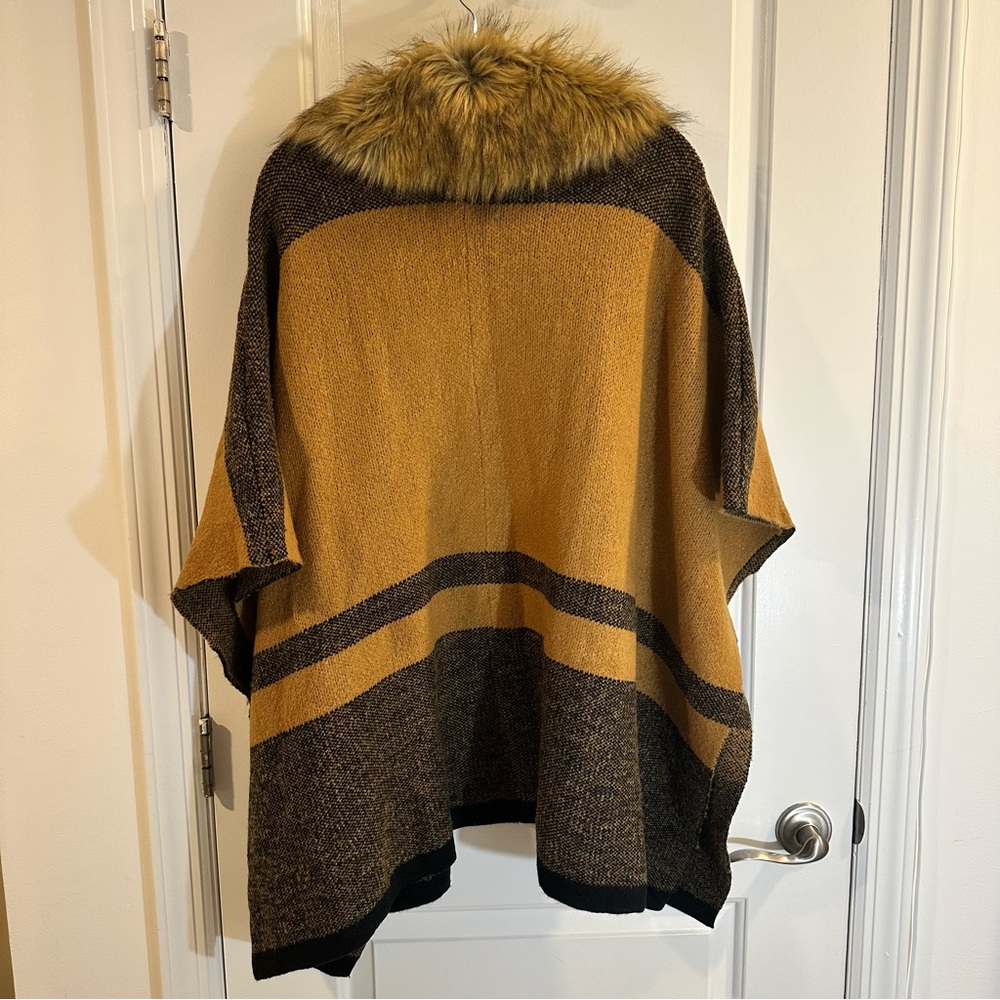 Forever 21 Plus Shawl Sweater with Detachable Faux Fur Collar in Camel Tan - Picture 7 of 9